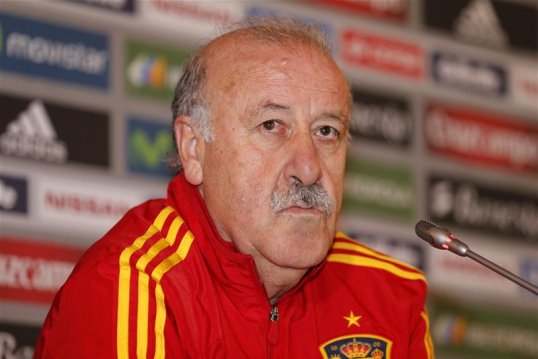 The Spanish FA wants national team coach Vicente Del Bosque to forget about retiring after the 2014 World Cup and sign a new contract with the World and double European champions.