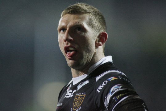 Former St Helens scrum-half Sean Long has appeared before magistrates in St Helens charged with assaulting a woman.