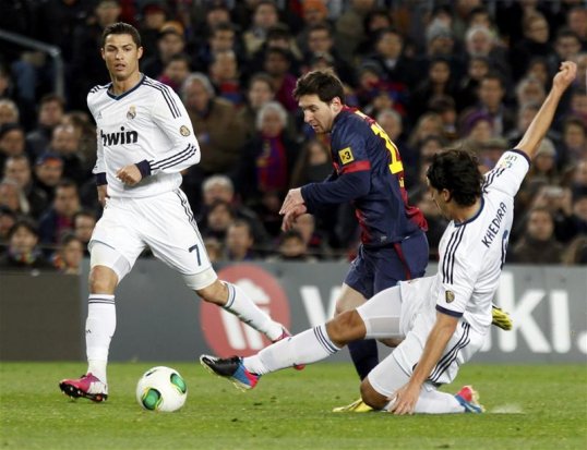 Real Madrid and Barcelona are both planning on making changes to their starting XIs for their league clash on Saturday.