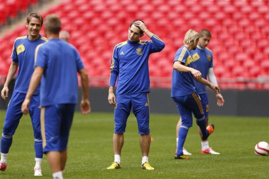 Ukraine international Taras Stepanenko was sent off in the last few minutes of his side’s World Cup qualifier with Moldovo for attempting a flying head-high tackle on an opposing player.