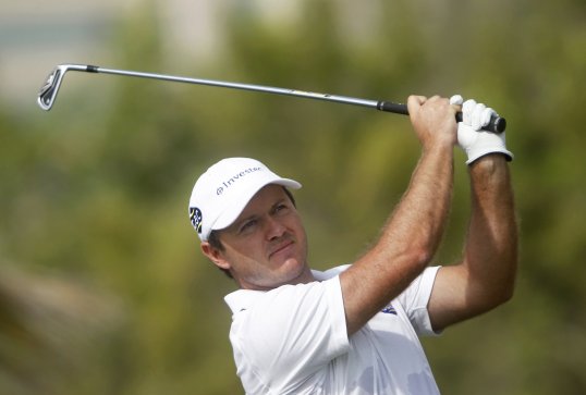 A two-under par 70 maintained Richard Sterne’s lead at the top of the Dubai Desert Classic leaderboard.