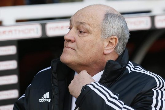Fulham boss Martin Jol is without striker Dimitar Berbatov so has given Darren Bent the task of leading the line against West Ham.