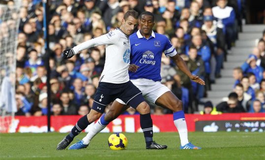 Tottenham Hotspur manager Andre Villas-Boas has dropped Roberto Soldado for his side’s trip to face Fulham this evening.