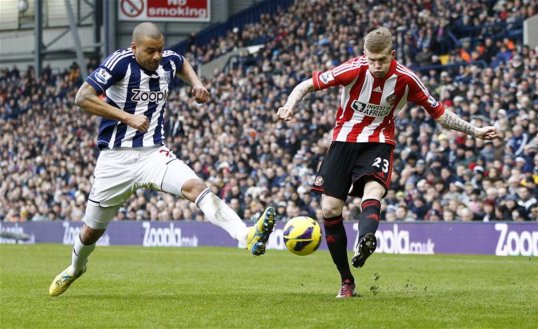 West Bromwich Albion manager Steve Clarke has picked Steven Reid to replace an injured Billy Jones at right back for the away clash against Chelsea.