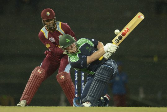 Middlesex batsman Paul Stirling has signed a three year contract extension with the county.