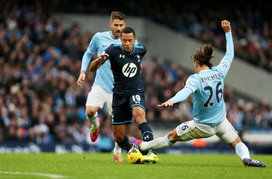 ITV football pundit Gordan Strachan believes Mousa Dembele could be an option for Tottenham Hotspur upfront.