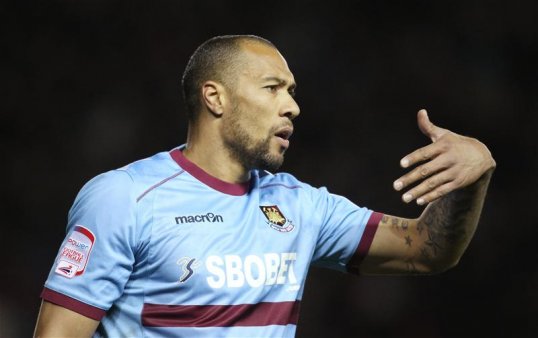 Inter Milan manager Andrea Stramaccioni has confirmed that the Italian club have given a trial to former West Ham United forward John Carew.