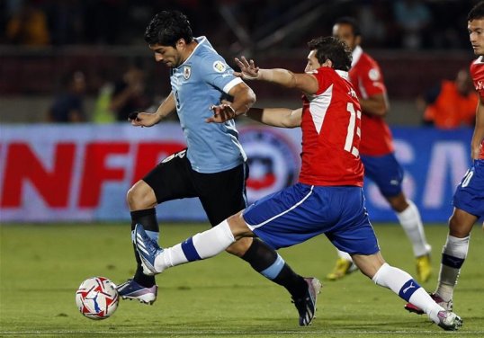 Uruguay forward Luis Suárez has covered himself in controversy again after appearing to punch Chile defender Gonzalo Jara in the face on Tuesday.