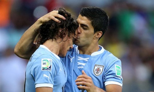 Paris Saint-Germain striker Edinson Cavani has said that his Uruguay international team-mate Luis Suarez is hoping for a move to Real Madrid, not Arsenal.
