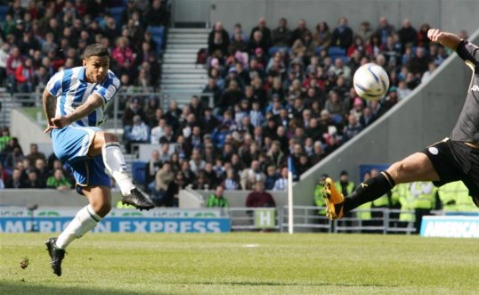 Sunderland manager Gus Poyet is hoping to sign midfielder Liam Bridcutt from his old club Brighton, SportsDirect News understands.