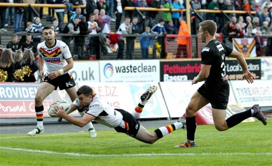 Warrington Wolves and Bradford Bulls both earned victories in their Super League fixtures on Saturday.