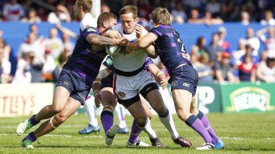 Wigan Warriors continued their 12 game winning run with a fine win over Wakefield Wildcats this afternoon, while Warrington Wolves smashed Salford City Reds at the Halliwell Jones Stadium.