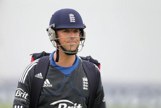 England spinner Graeme Swann is confident India can be confined to 450 in their first innings of the opening Test in Ahmedabad.