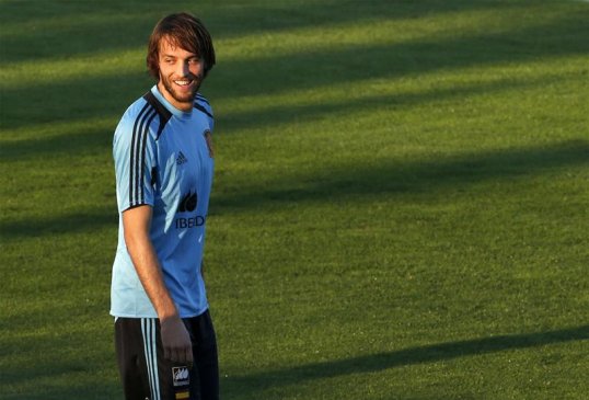 Dedication and patience are the keys behind Swansea City player Michu’s success, according to former coach Antonio Rivas.