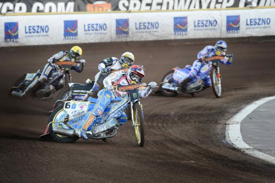 Swindon Robins claimed their first top flight title since 1967 as they won the Elite League Grand Final with a second leg victory over Poole Pirates at Wimborne Road.