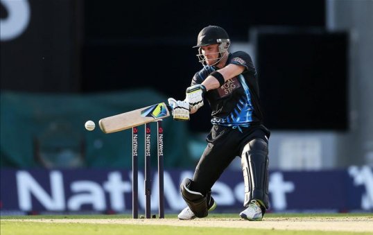 New Zealand have beaten England by five runs in a thrilling encounter at the Oval in the first of two Twenty20 internationals.