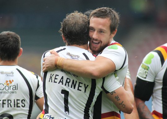 Bradford Bulls have been granted a one-year probationary licence to stay in Super League by the Rugby Football League.
