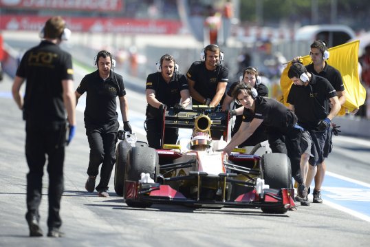 Formula 1 race-team HRT has been put up for sale by the Spanish investment company which took control of the team last July.