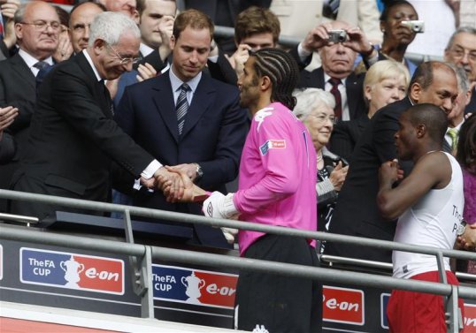 Veteran goalkeeper David James has revealed that he will be signing for Icelandic club ÍBV as a player and assistant coach today.