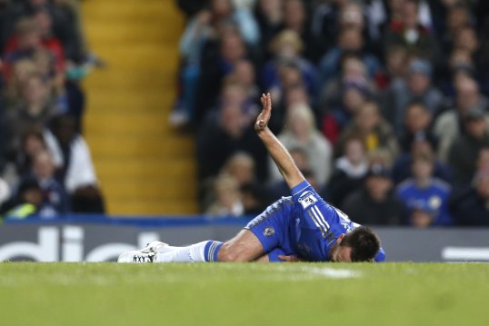 Chelsea interim manager Rafael Benítez has confirmed that club captain John Terry will not travel to the Club World Cup in Japan because of his knee injury.