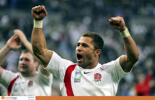 Lewis Tierney, the son rugby union World Cup winner Jason Robinson, has been offered a two year contact with Wigan Warriors.