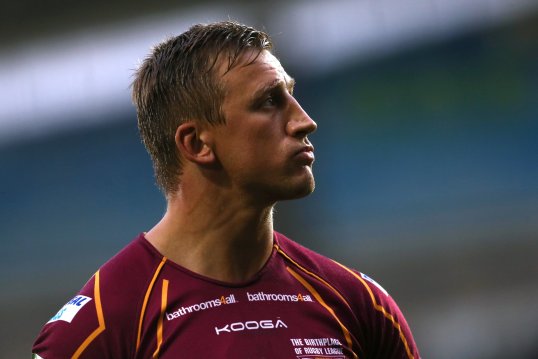 Castleford Tigers have signed Huddersfield Giants prop Keith Mason on a one year contract.