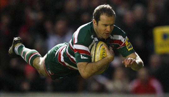 Veteran Leicester Tigers full back Geordan Murphy has announced his retirement from the end of the season.