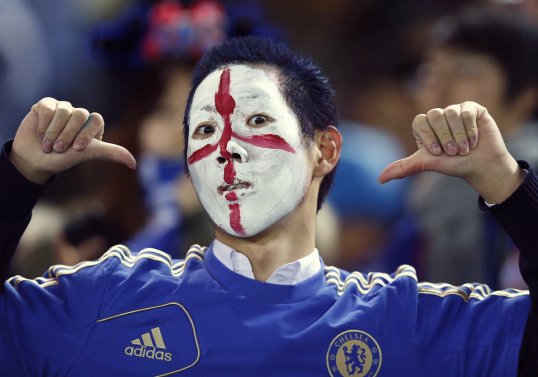 Chelsea looked the more lively side as the Mexican team didn't appear too interested in trying to press forward, but it's hardly an exciting game so far in the Club World Cup semi-final.