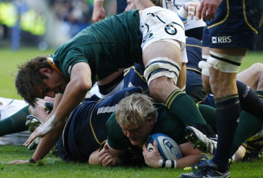 Scotland go in 3-14 down at the half-time break as they fail to match the visitors kicking game.