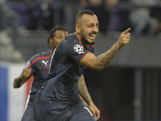 Tottenham are considering a move for in-form Olympiacos striker Konstantinos Mitroglou to solve their problems upfront, SportsDirect News understands.