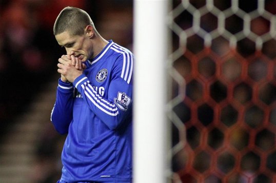 Tottenham Hotspur manager Andre Villas-Boas may look to sign Fernando Torres this January if Chelsea succeed in landing Radamel Falcao.