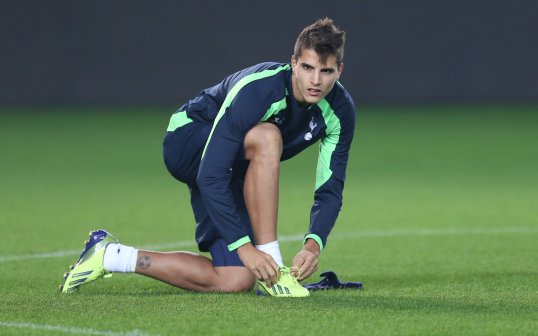 Tottenham Hotspur boss Andre Villas-Boas believes club-record signing Erik Lamela’s inability to speak English is holding him back.