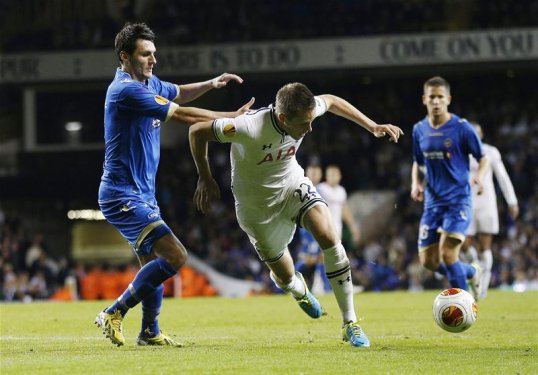 Former Tottenham Hotspur striker Eidur Gudjohnsen has told midfielder Gylfi Sigurdsson he needs to grab his chance in the first team at White Hart Lane.