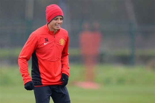 Tottenham Hotspur's pursuit of Javier Hernandez has taken a knock after the Mexican became the latest player to join Manchester United's growing injury list.