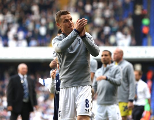 Queens Park Rangers boss Harry Redknapp wants to secure the signing of Tottenham Hotspur midfielder Scott Parker in the coming days.