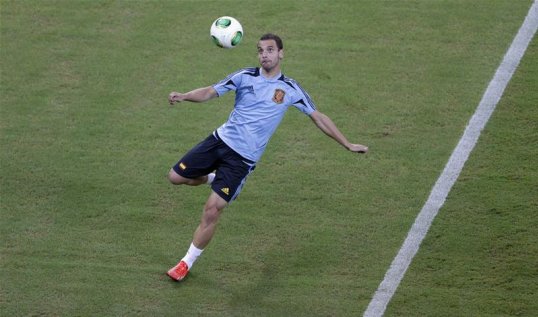 Tottenham Hotspur have completed the transfer of Valencia striker Roberto Soldado for a club record £26 million, according to Spanish radio.