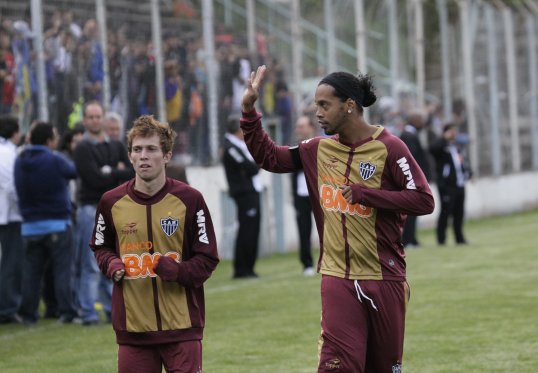 Atletico Mineiro playmaker Bernard is set to visit Shakhtar Donetsk – but has claimed no deal has yet been agreed.