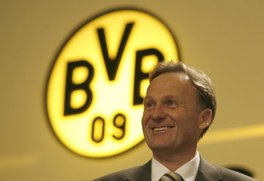 Borussia Dortmund chief executive Hans-Joachim Watzke has revealed the club are looking to sign a player based outside Germany.