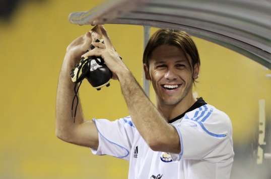 Lucas Biglia has completed his move from Anderlecht to Lazio.