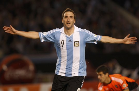 Napoli have completed the signing of Gonzalo Higuain from Real Madrid.