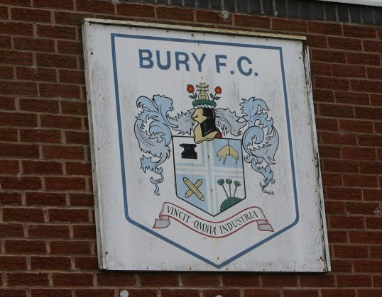 Bury have signed midfielder Marcos Navas, the elder brother of Manchester City star Jesus.