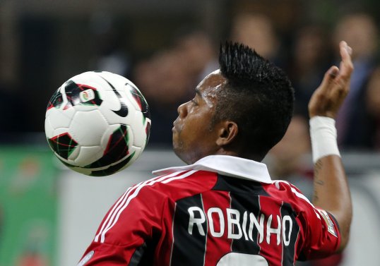 Santos vice-president Odilio Rodrigues says Robinho must lower his wage demands if he wants to return to his former club.