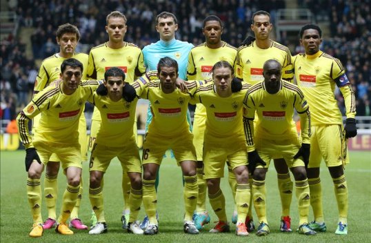 The fire sale at Russian Premier League side Anzhi Makhachkala has begun, with two of the club's recent summer signings on the verge of being shipped out to Dynamo Moscow.
