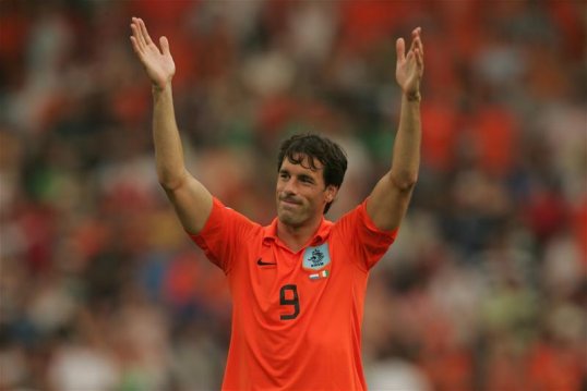 SportsDirect News has partnered up with global brewing brand Heineken to bring the opportunity to have your questions answered by former Manchester United striker Ruud van Nistelrooy.