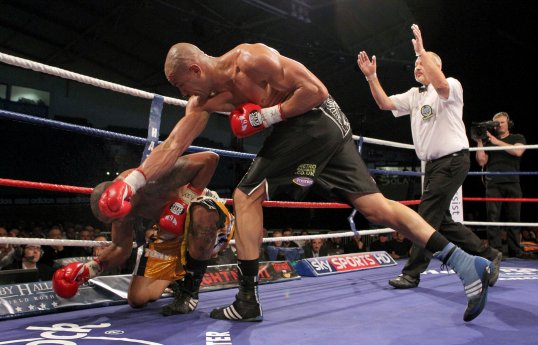 English heavyweight boxer Richard Towers has pulled out of his Commonwealth eliminator against Australian Lucas Browne in Hong Kong.