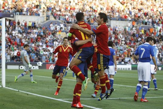 A hat-trick from Thiago has given Spain Under-21s a 3-1 half-time lead over Italy Under-21s in a high-quality final of the European Championships in Israel.