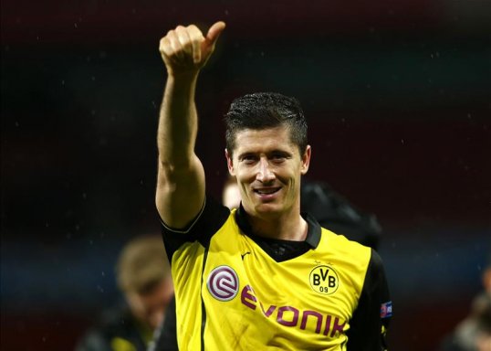 Chelsea and Manchester United will face competition from Spanish club Barcelona in the race to sign Borussia Dortmund striker Robert Lewandowski.