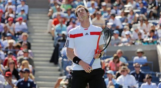 Reigning US Open champion Andy Murray has been knocked out of the tournament in New York after a straight-sets defeat to Stanislas Wawrinka.