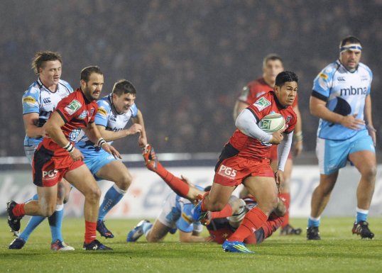 Toulon’s Jonny Wilkinson dominated with the boot to deprive Sale Sharks of a bonus point in their European Cup clash.