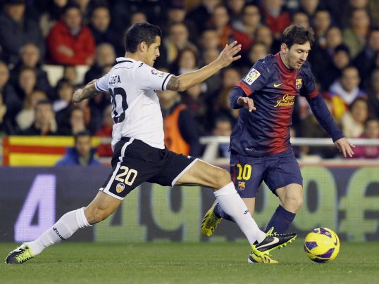 Valencia earned a brilliant point after holding the La Liga leaders Barcelona to a 1-1 draw at Estadio de Mestalla.